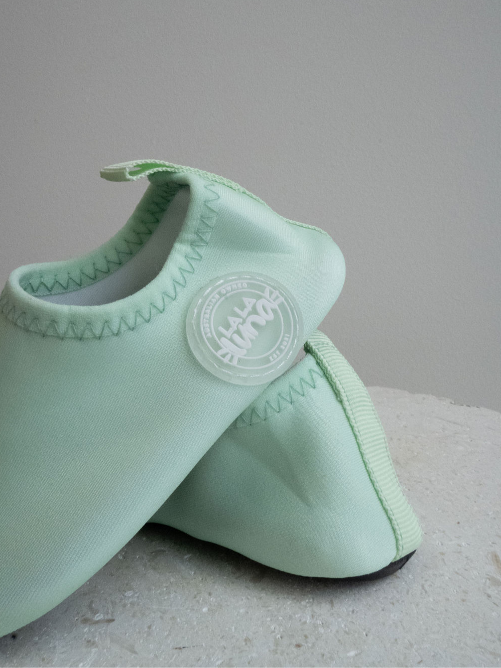 "Apple" Water shoes